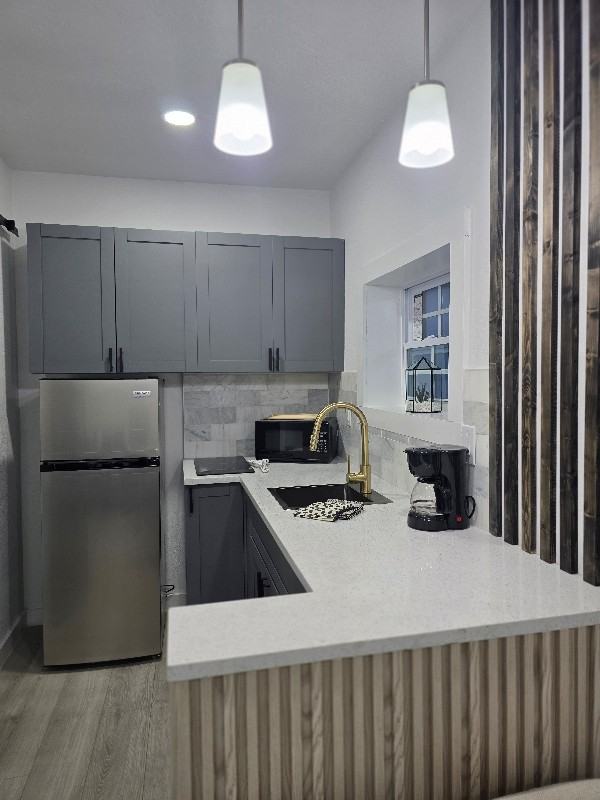 804 Royal Palm Drive - Photo 3 of 10