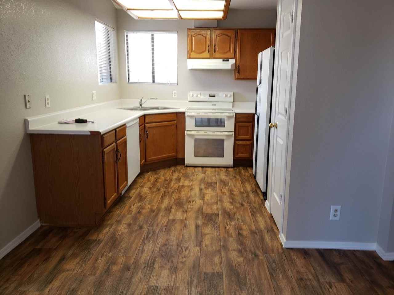 4013 East Amberwood Drive - Photo 5 of 18