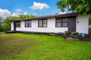 512 Bee Street - Photo 1 of 1