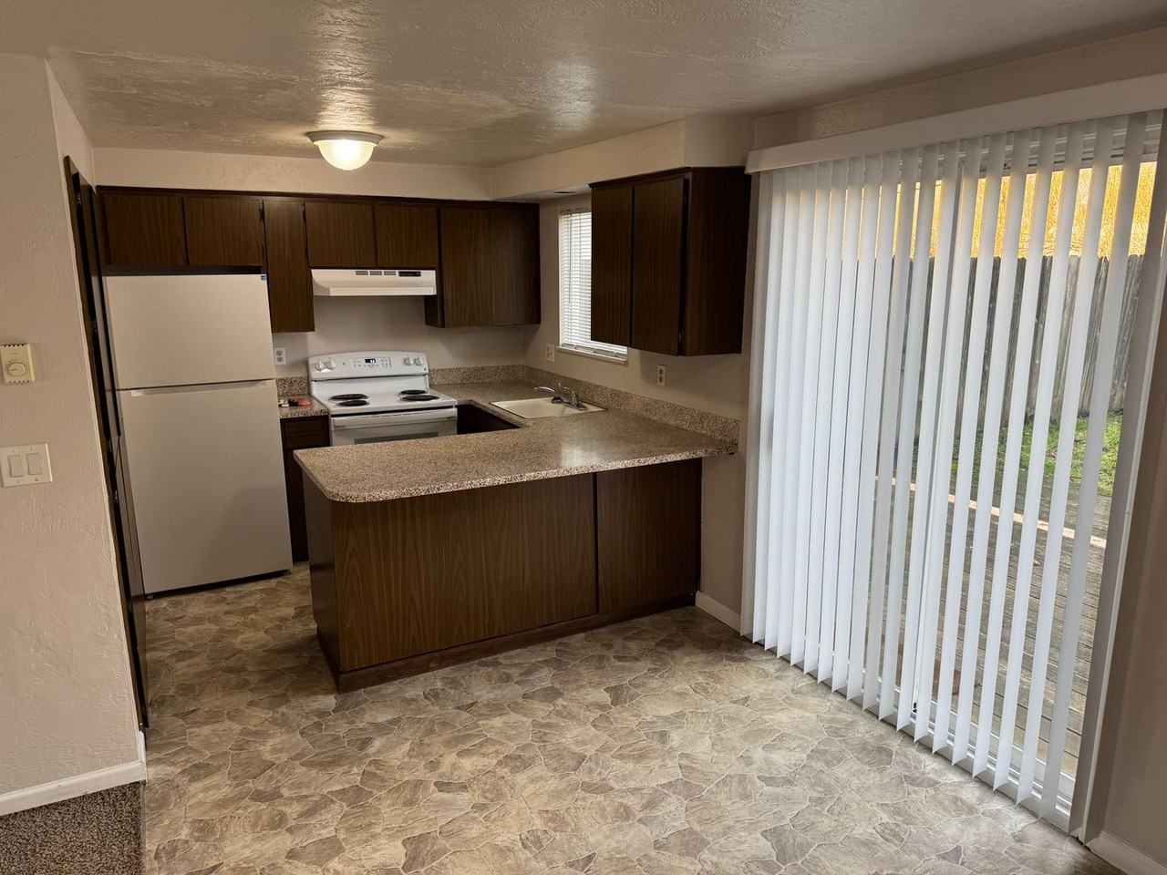 620 West Quinalt Street - Photo 4 of 22