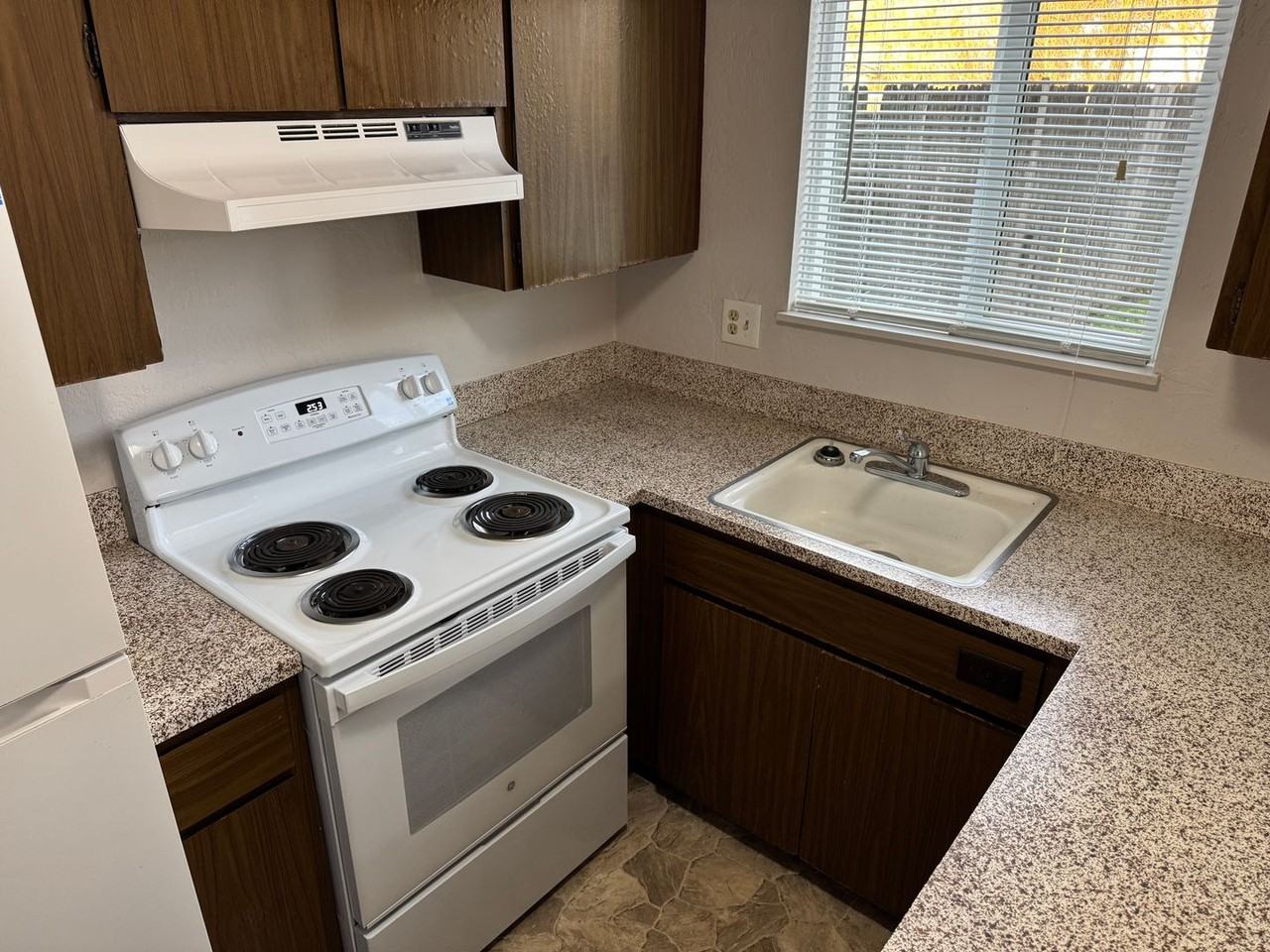 620 West Quinalt Street - Photo 6 of 22