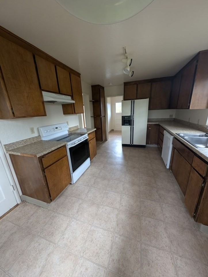 390 Fillmore Ave - Photo 3 of 18