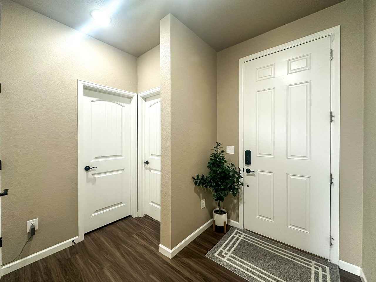 5186 Lumos Ln - Photo 5 of 50