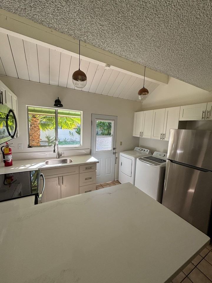 521 Pepeʻekeo Street - Photo 4 of 22