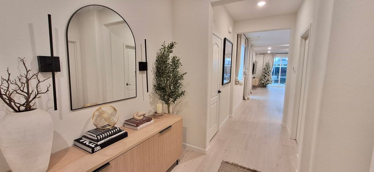 2397 Sheldon Drive - Photo 4 of 33