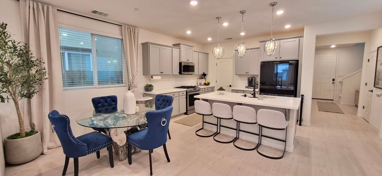 2397 Sheldon Drive - Photo 5 of 33