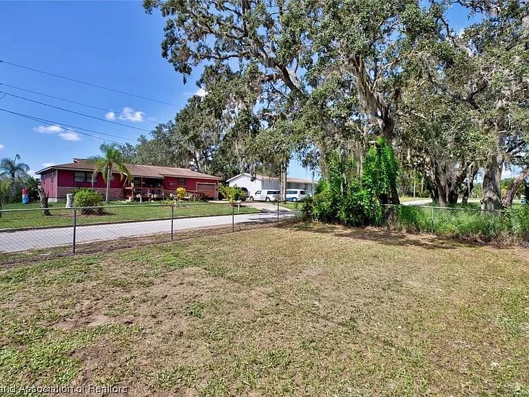 1911 Roseland Avenue - Photo 3 of 17