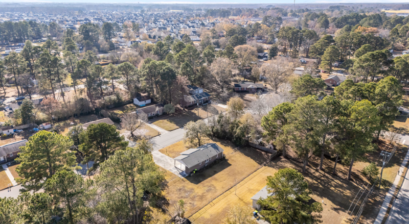 437 Gayle Boulevard - Photo 6 of 15