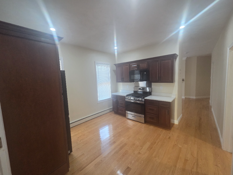 25 Brookside Ave #1st