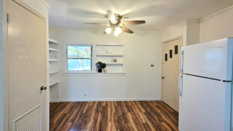 108 W 27th St - Photo 3 of 10