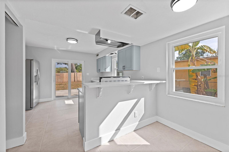 8737 North Tangerine Place - Photo 3 of 20