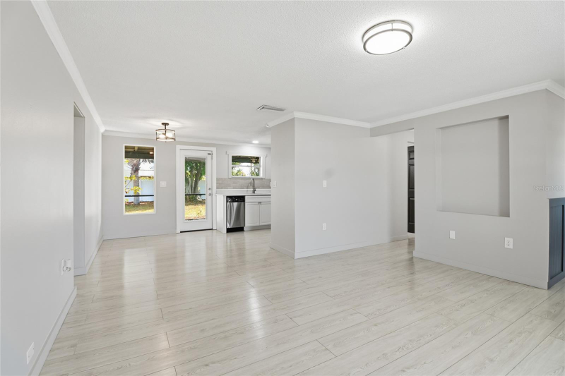 3120 Mercer Road - Photo 7 of 18