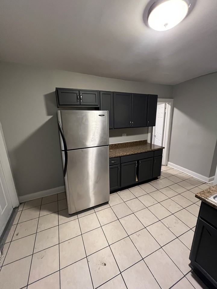 7111 S Greenwood Ave #2 - Photo 4 of 12