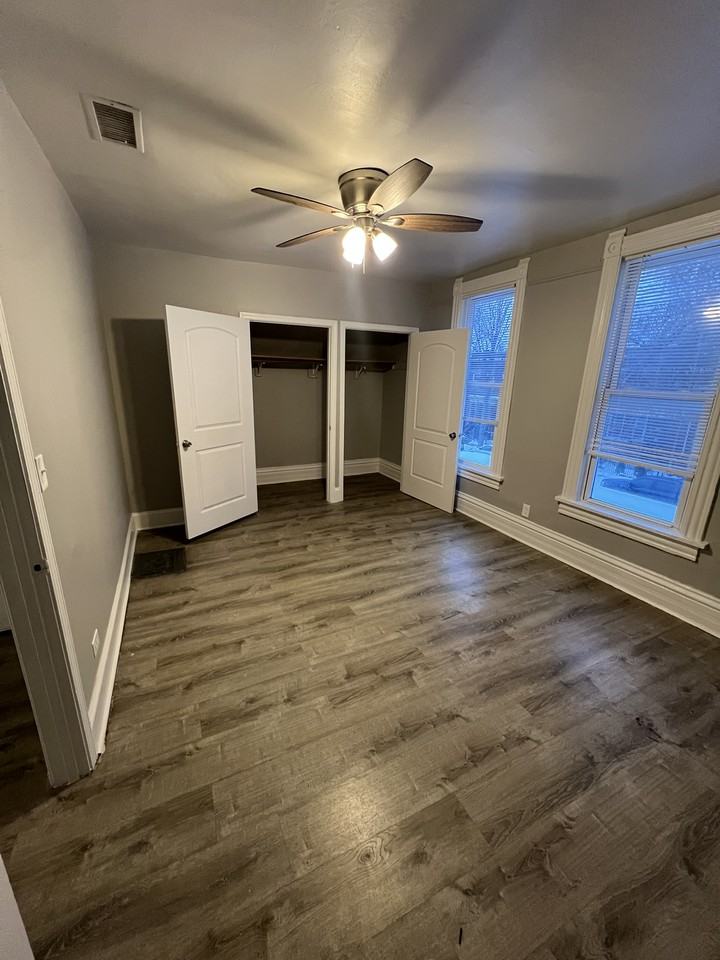 7111 S Greenwood Ave #2 - Photo 5 of 12