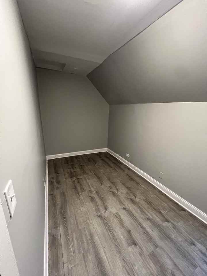 7111 S Greenwood Ave #2 - Photo 7 of 12