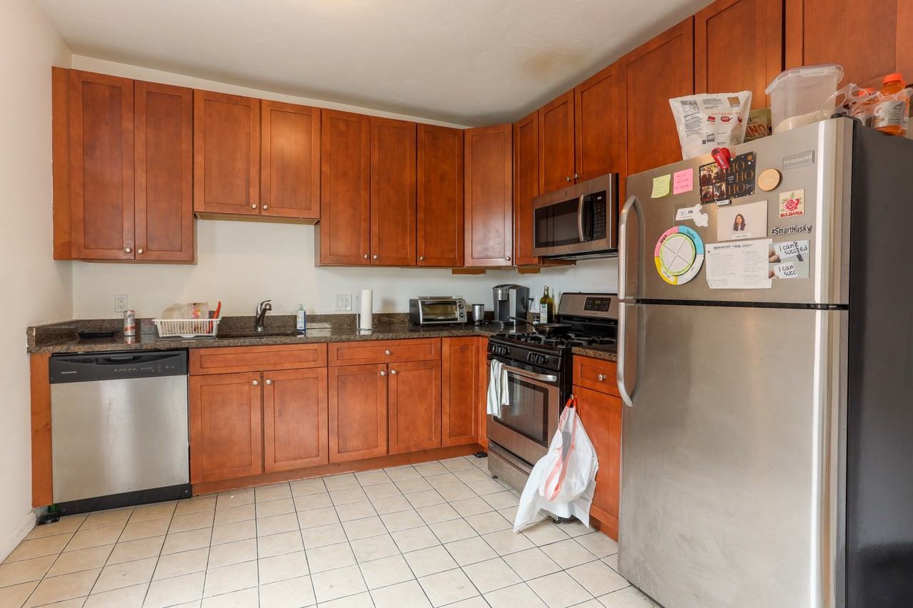 878 Huntington Ave #2 - Photo 4 of 17