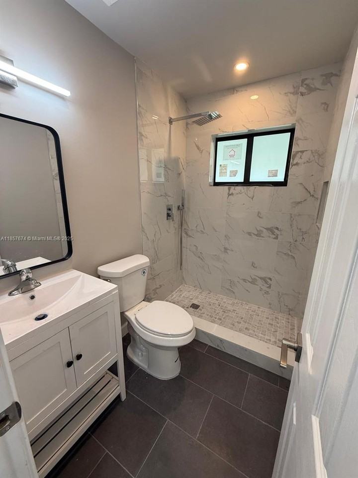 2927 Sw 19th St #1-2 - Photo 3 of 6