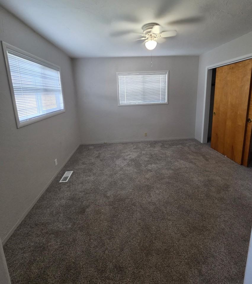 300 E Lake St #NA - Photo 7 of 22