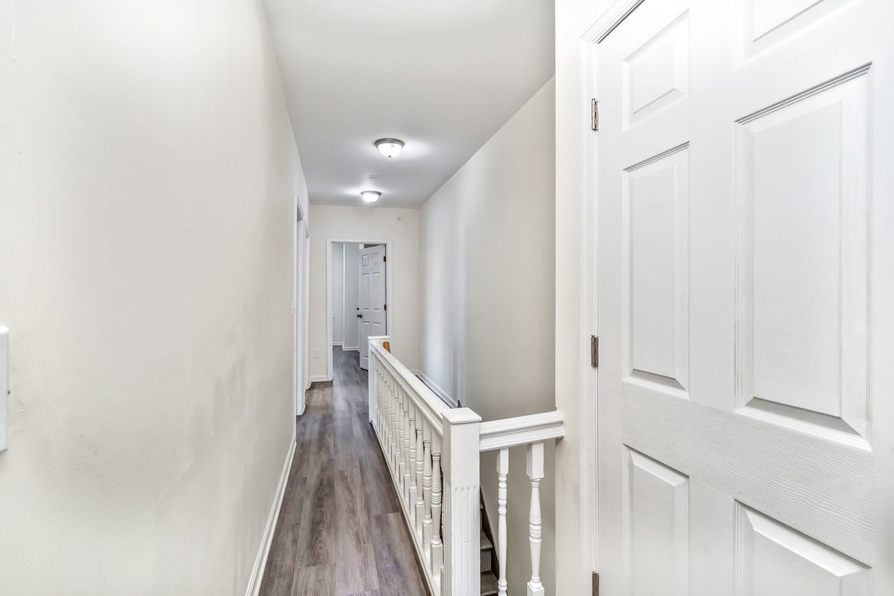 5625 5625 Sprague Street2nd Floor #B - Photo 4 of 13