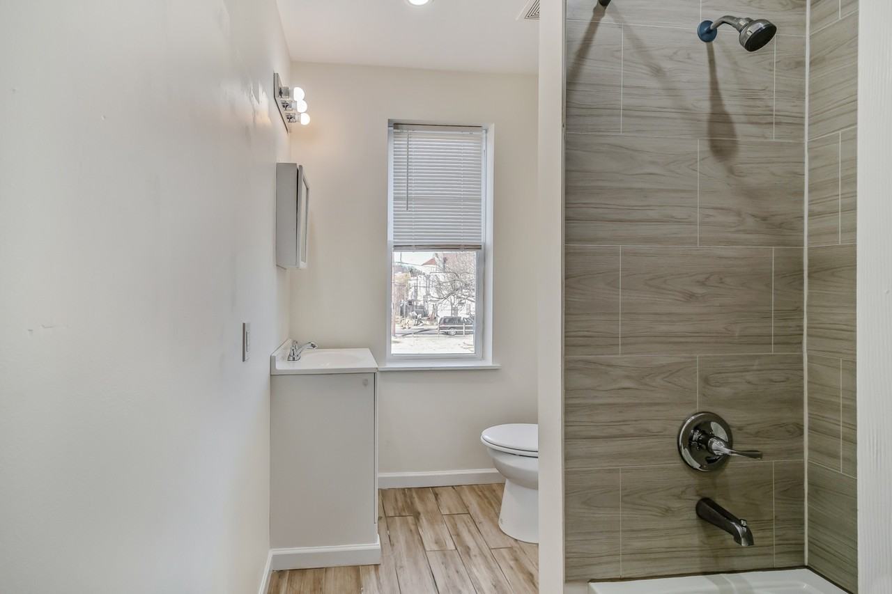 5625 5625 Sprague Street2nd Floor #B - Photo 7 of 13