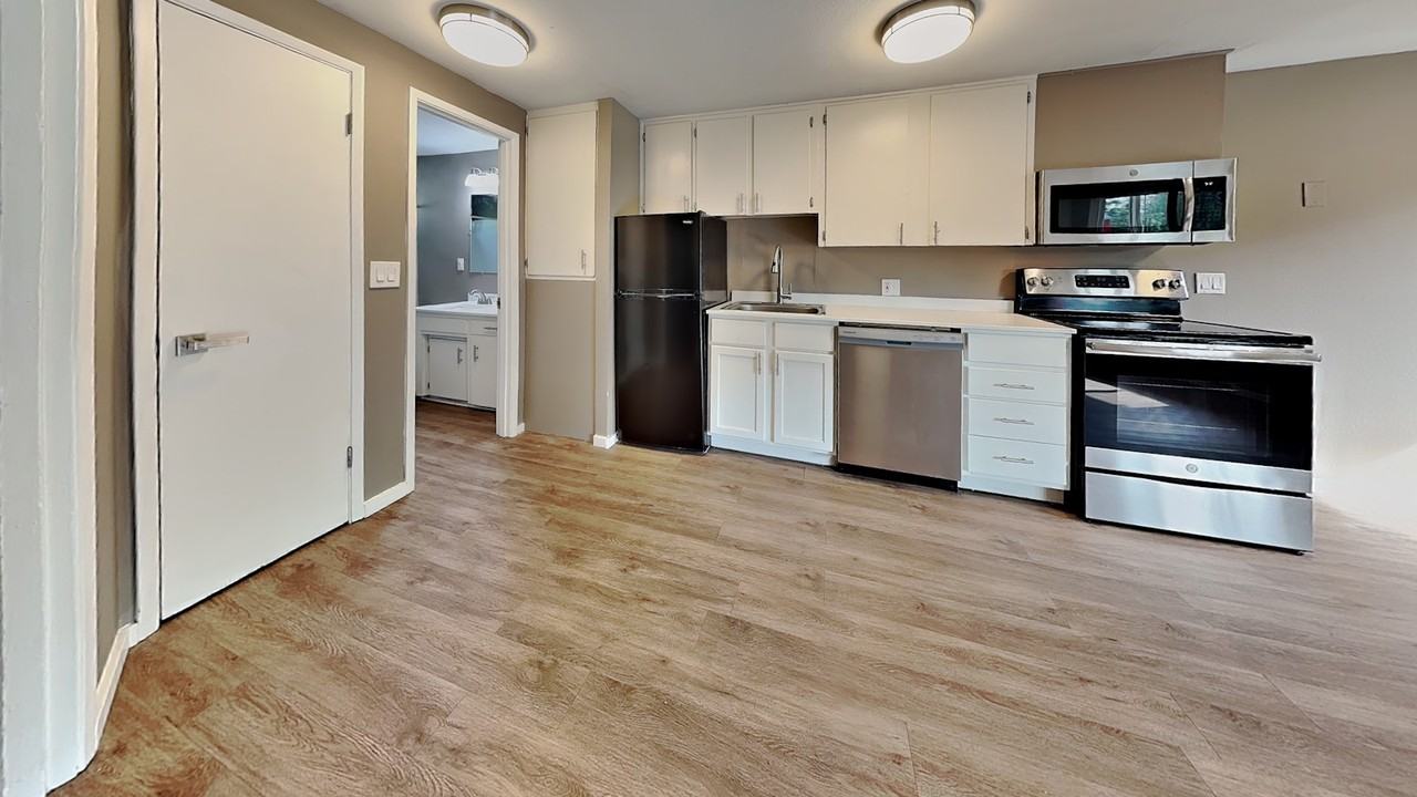 102 summit Ave N, Unit 8 - Photo 2 of 17