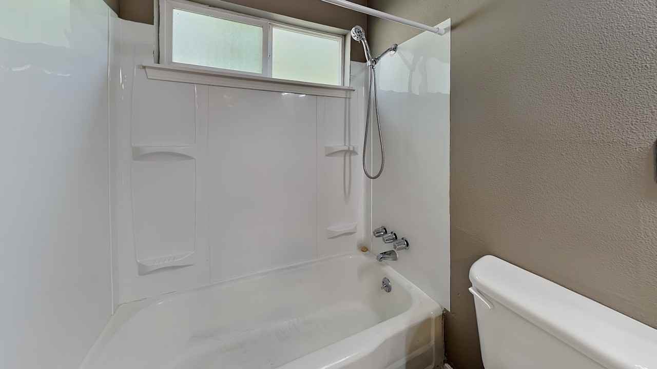 102 summit Ave N, Unit 8 - Photo 6 of 17