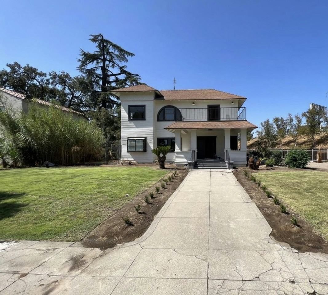 345 North Van Ness Avenue, Unit A - Downstairs - Photo 2 of 21