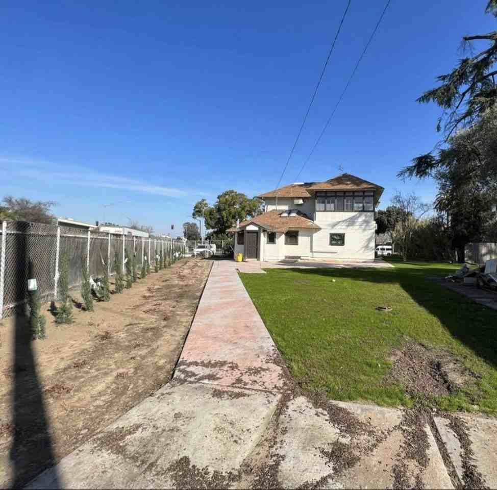 345 North Van Ness Avenue, Unit A - Downstairs - Photo 3 of 21