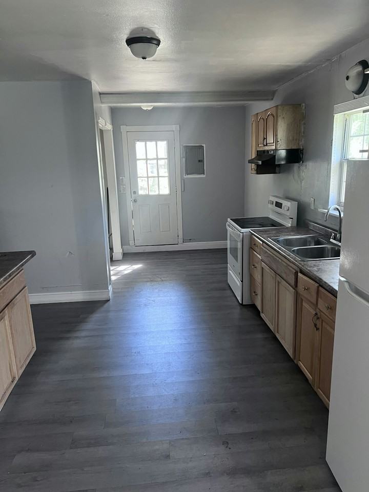 1608 Hartwell Drive - Photo 3 of 7