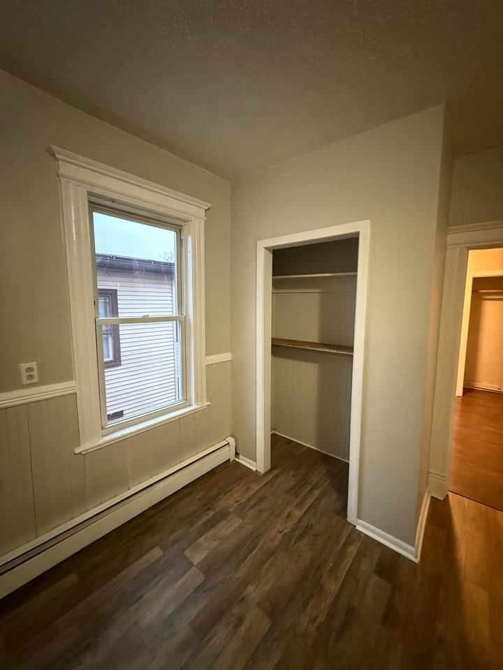 197 Glen Street - Photo 5 of 9