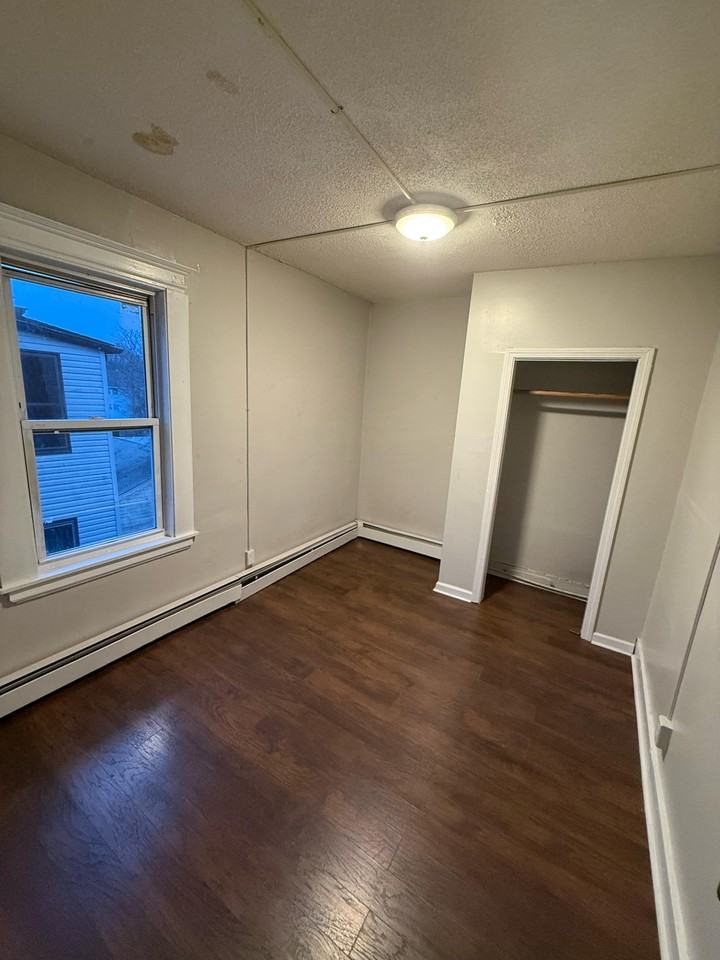 197 Glen Street - Photo 6 of 9