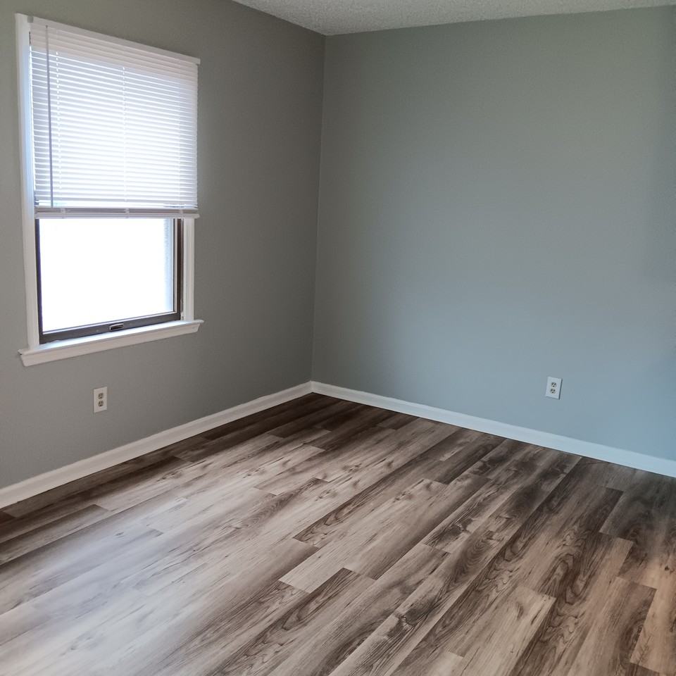 TIMBERLINE APARTMENTS - Photo 3 of 12