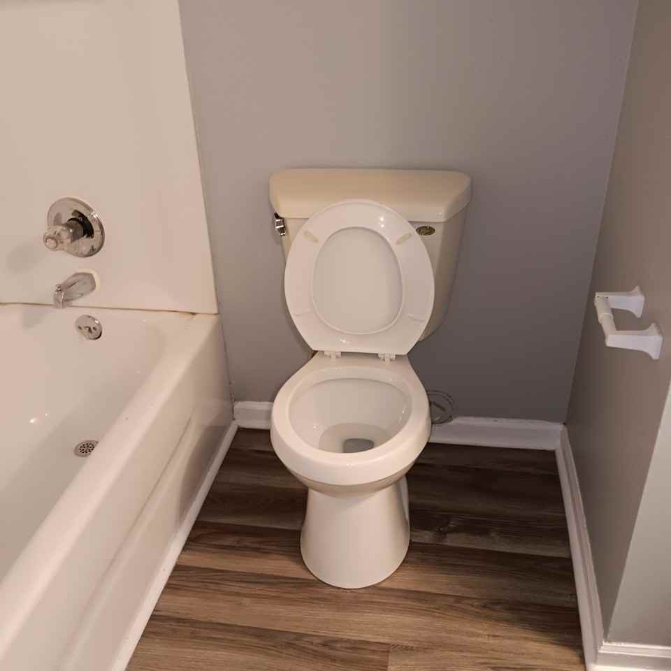 TIMBERLINE APARTMENTS - Photo 4 of 12
