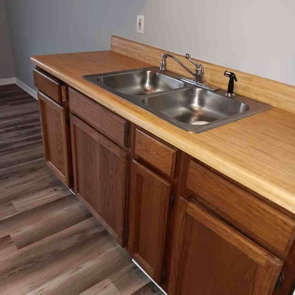TIMBERLINE APARTMENTS - Photo 6 of 12