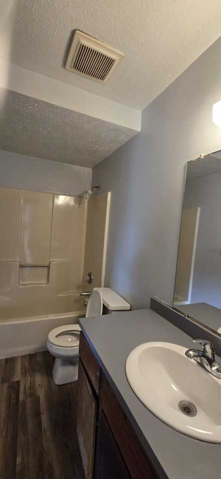 1036 Abbey Court - Photo 5 of 9