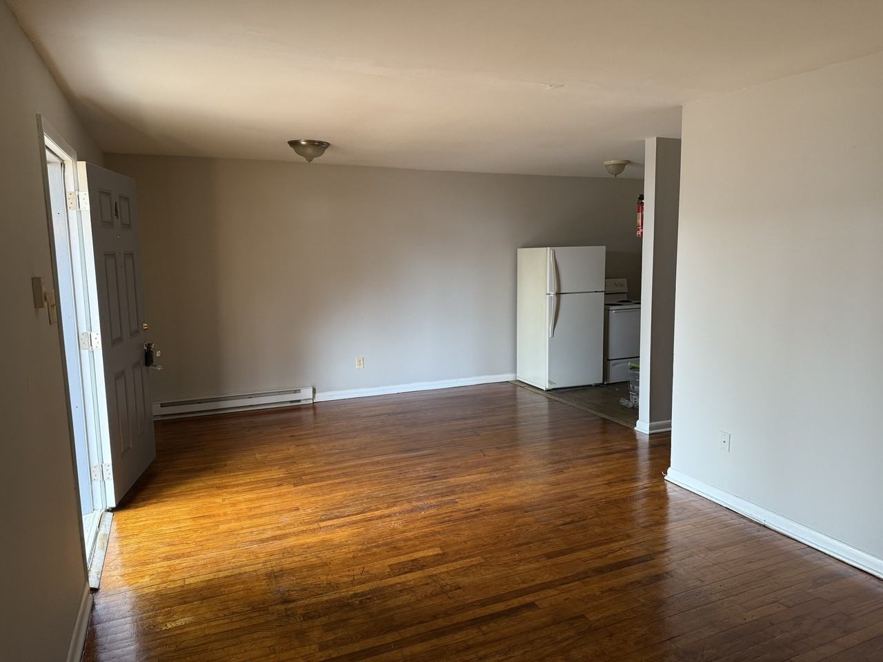 214 Randolph Street - Photo 4 of 9