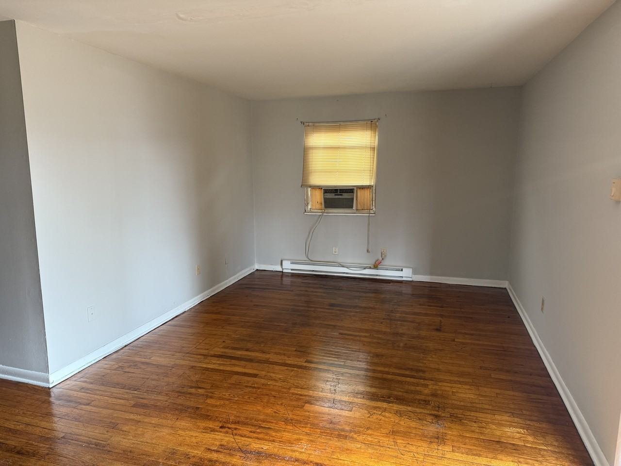 214 Randolph Street - Photo 5 of 9