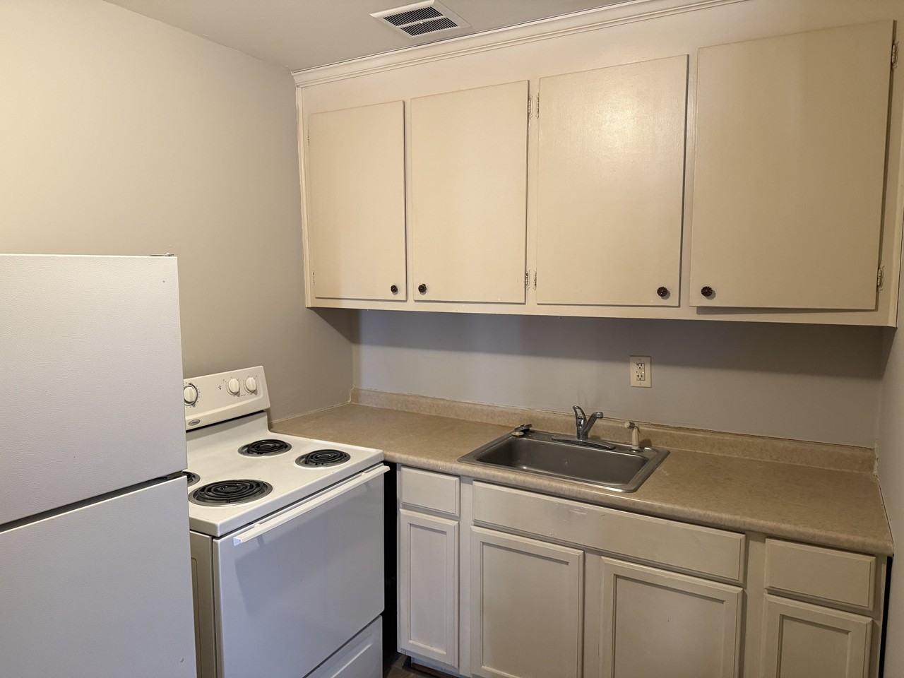 214 Randolph Street - Photo 6 of 9