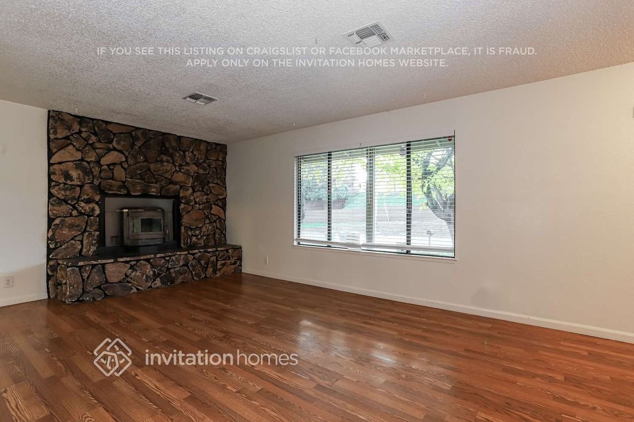 4415 Patterson Dr - Photo 4 of 17