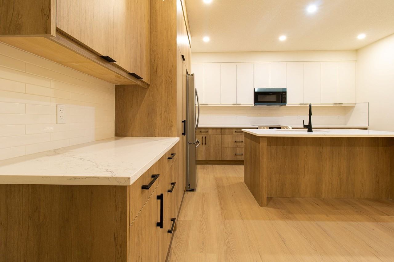 5124 17 Ave Nw - Photo 4 of 17