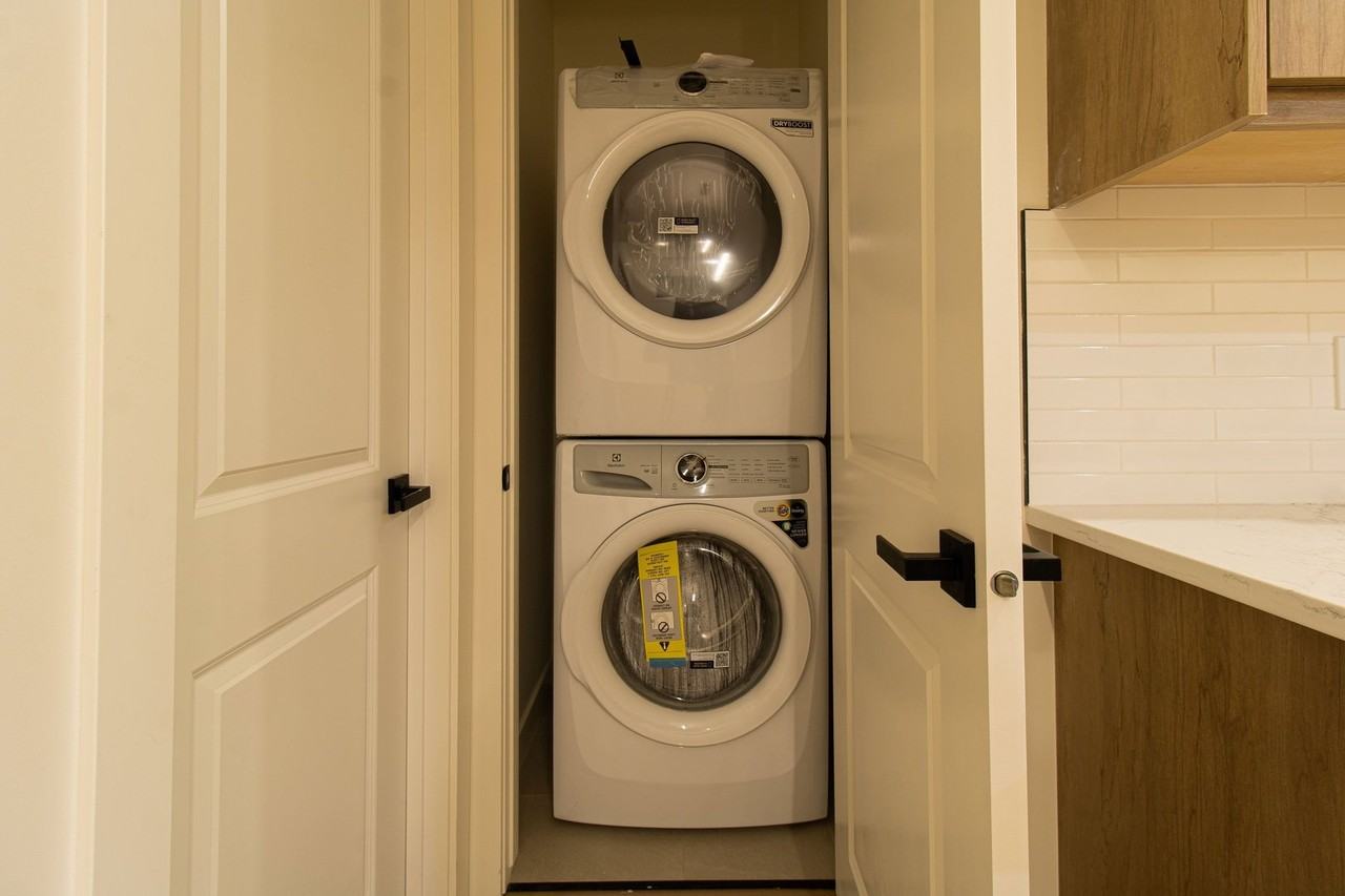 5124 17 Ave Nw - Photo 5 of 17