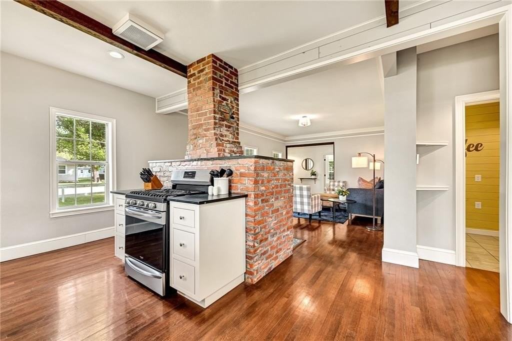 801 Northwest C Street - Photo 5 of 50