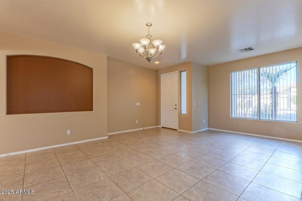 11605 La Reata Avenue - Photo 7 of 37