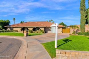 426 East Carol Ann Way - Photo 1 of 1