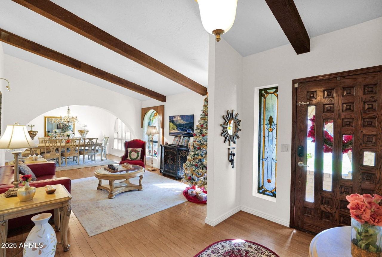 426 East Carol Ann Way - Photo 5 of 36