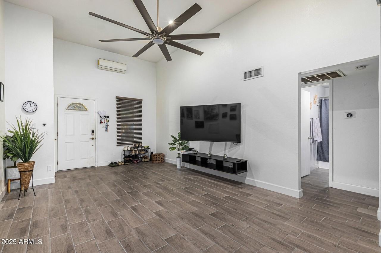 2934 North 22nd Place - Photo 4 of 27