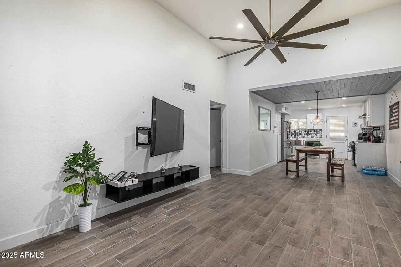 2934 North 22nd Place - Photo 5 of 27