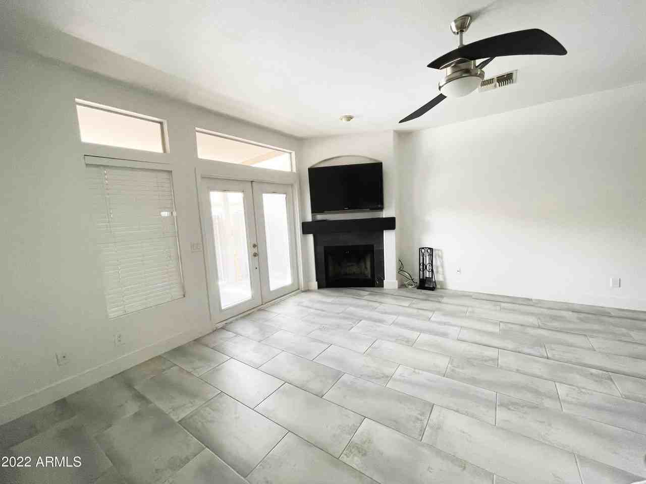 500 North Roosevelt Avenue #35 - Photo 3 of 11