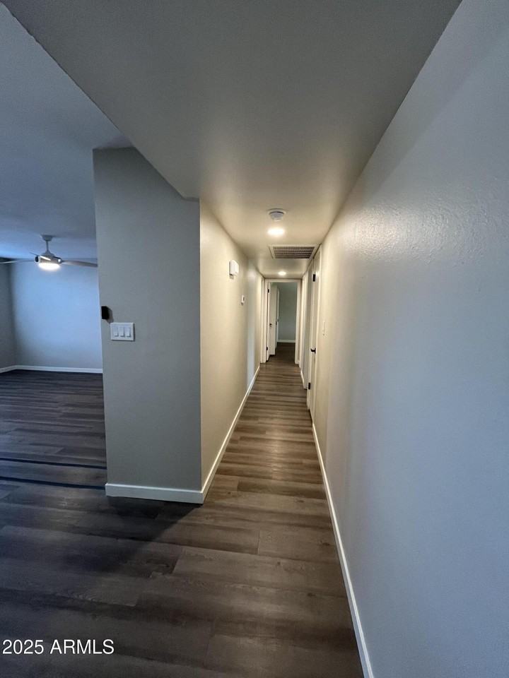 10801 N 43rd Dr - Photo 4 of 33