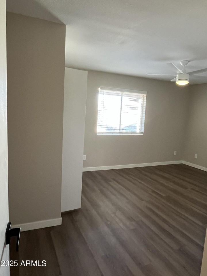 10801 N 43rd Dr - Photo 5 of 33